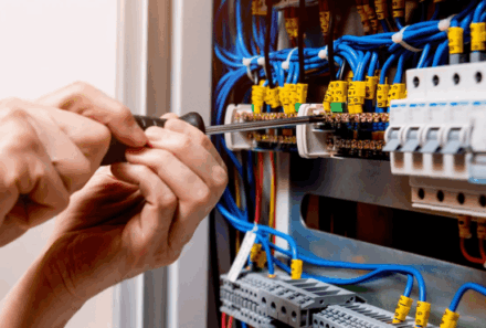Modern Aydınlatma Çözümleri: Elektrik Tesisatında Estetik ve Güvenlik